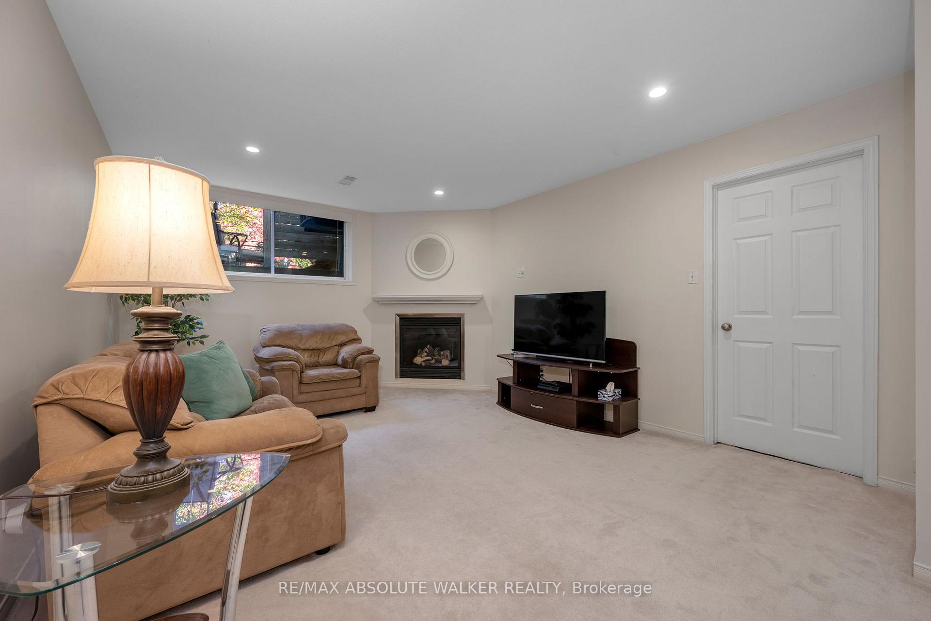 Photo 33 of 126 Forestcrest Street, Ottawa, Chapel Hill — HOMEH