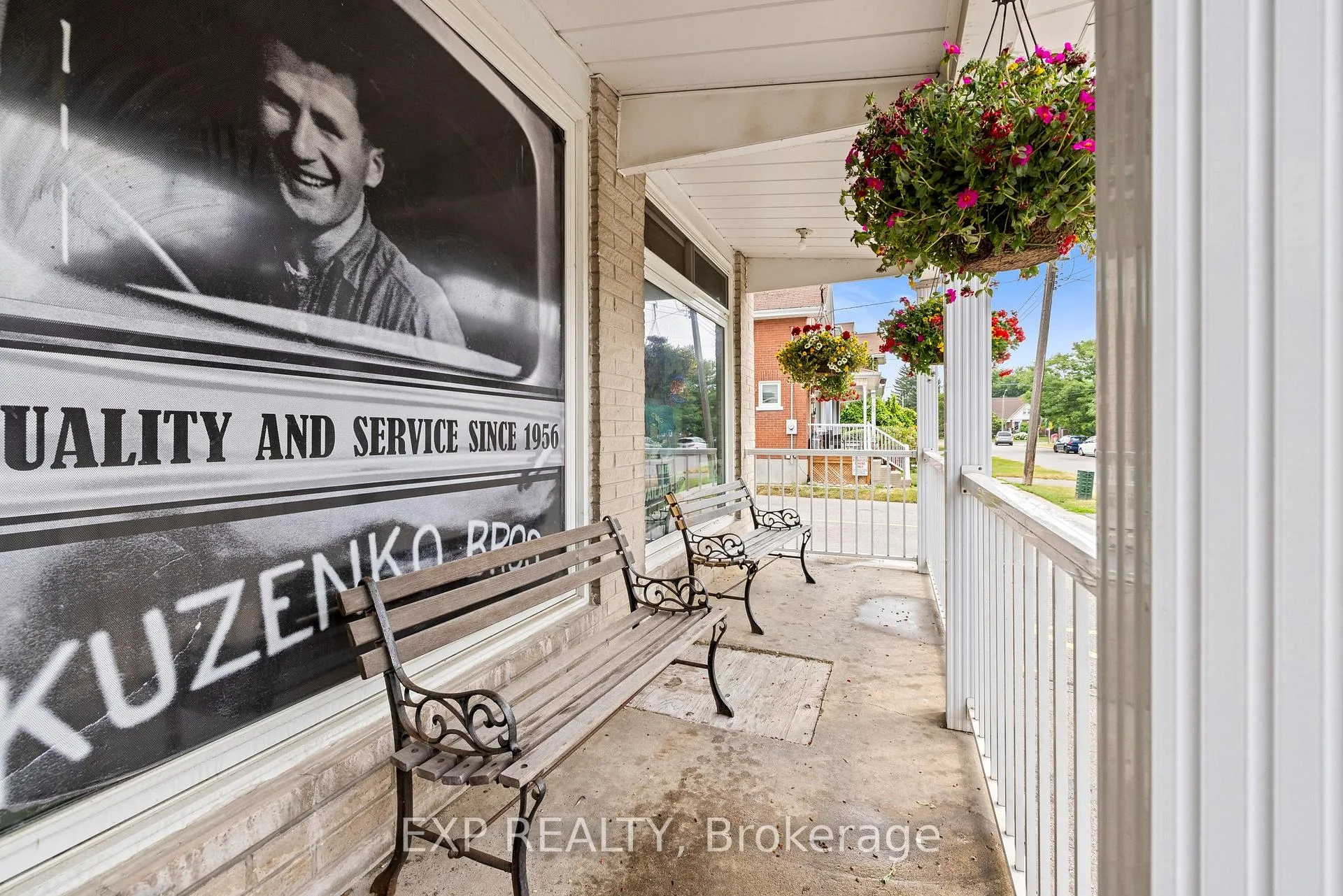 Photo 4 of 28 Buckingham Avenue, Oshawa, O'Neill — HOMEH