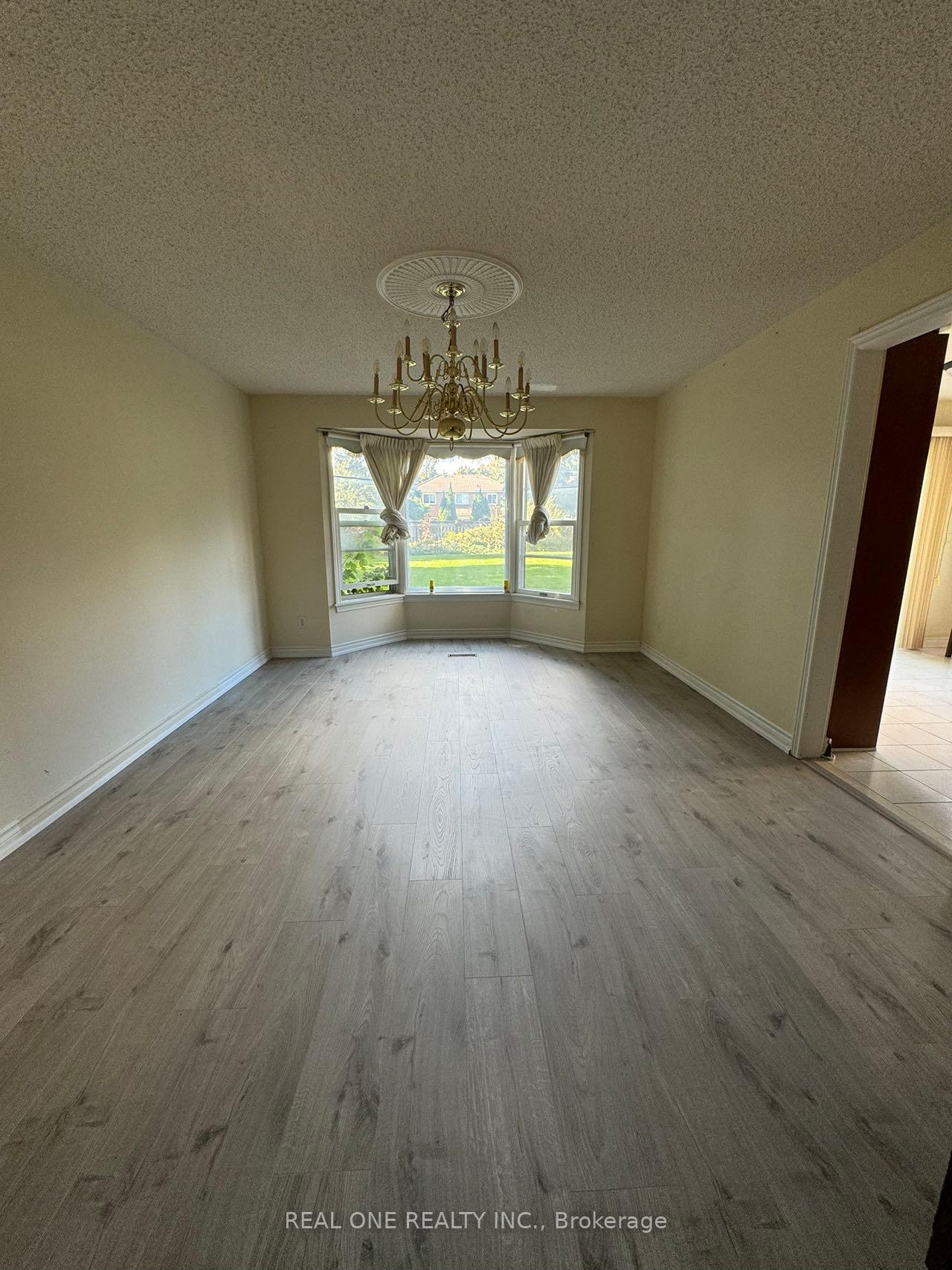 Photo 4 of 26 Addington Square, Markham, Unionville — HOMEH