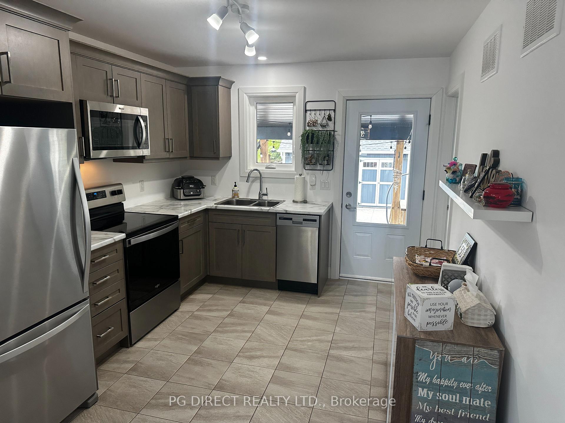 Photo 3 of 258 Owen Street, Norfolk, Simcoe — HOMEH