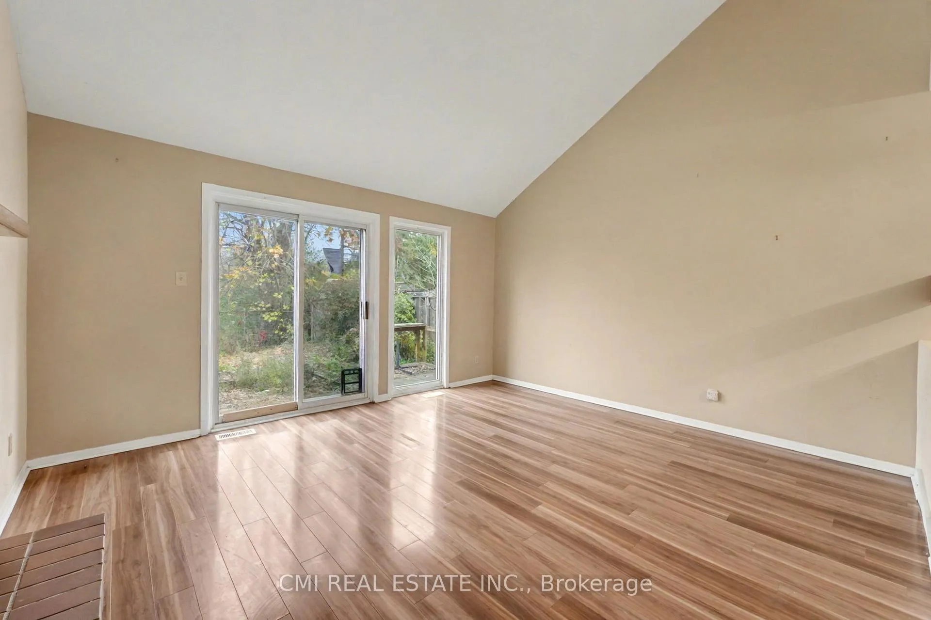 Photo 8 of 879 Beauclaire Drive, Ottawa, Orleans Wood — HOMEH
