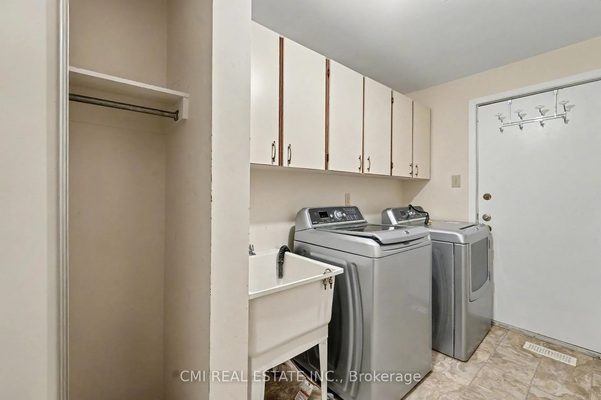 Photo 16 of 879 Beauclaire Drive, Ottawa, Orleans Wood — HOMEH