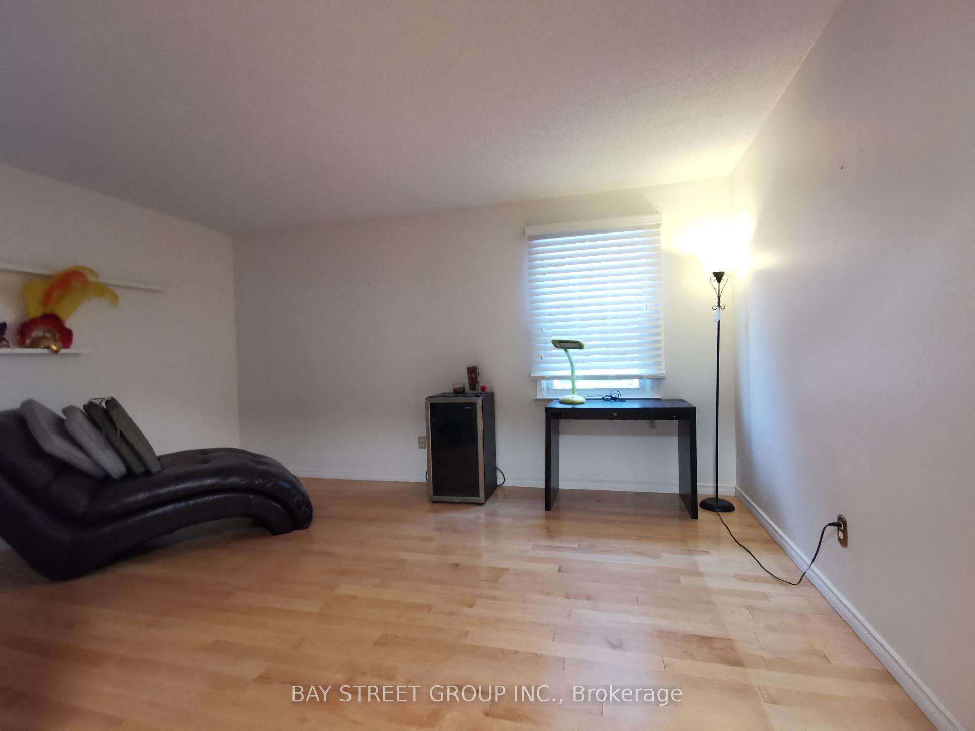 Photo 3 of 35 Couperthwaite Crescent, Markham, Unionville — HOMEH