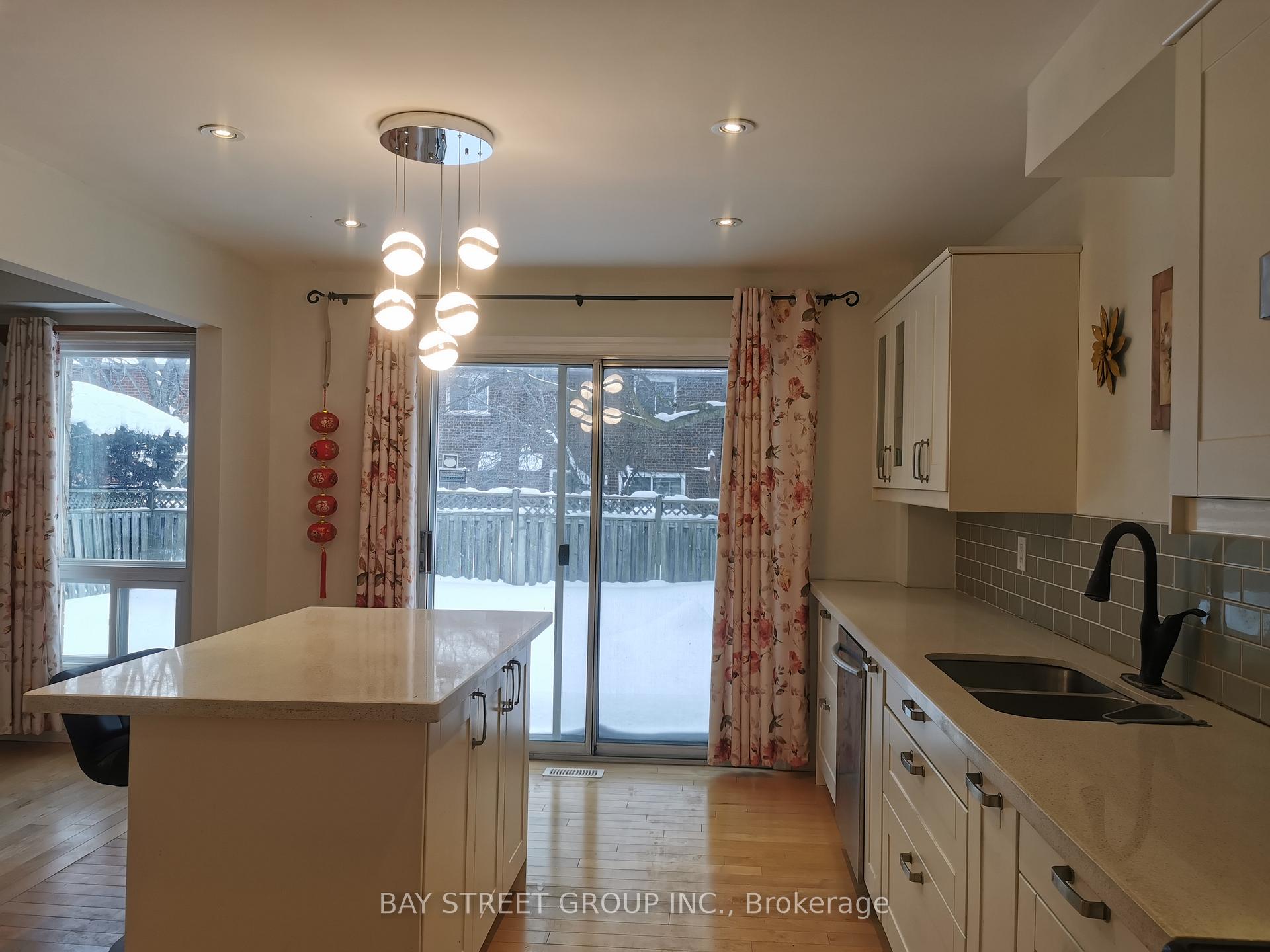 Photo 4 of 35 Couperthwaite Crescent, Markham, Unionville — HOMEH