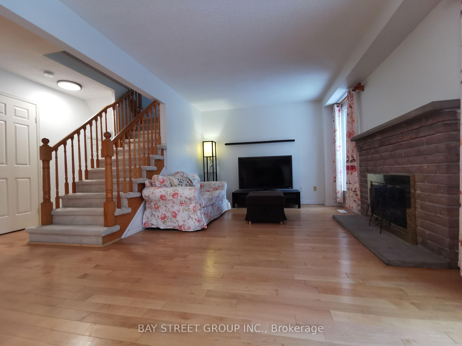 Photo 6 of 35 Couperthwaite Crescent, Markham, Unionville — HOMEH