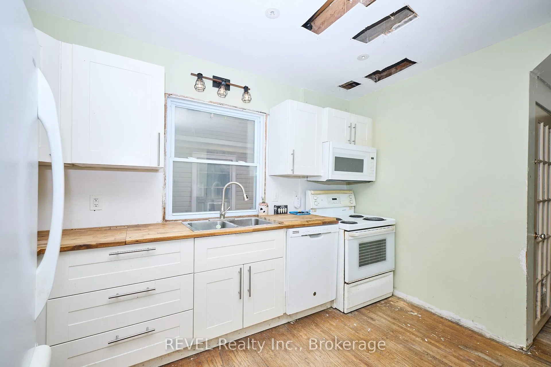Photo 7 of 5113 Willmott Street, Niagara Falls, Cherrywood — HOMEH