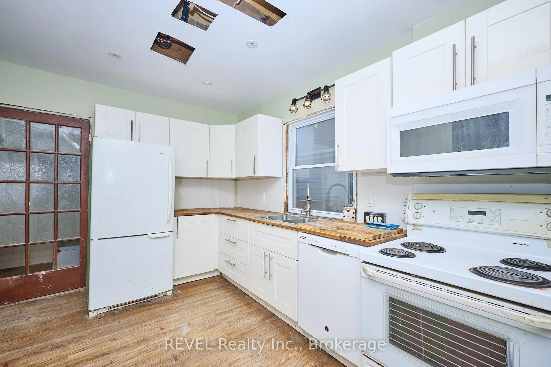 Photo 9 of 5113 Willmott Street, Niagara Falls, Cherrywood — HOMEH