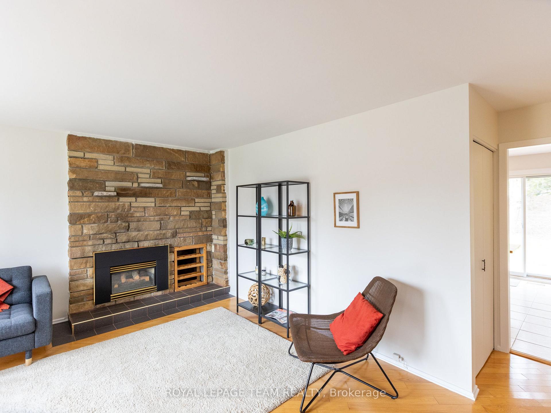 Photo 3 of 1357 Plumber Avenue, Ottawa, Carson Meadows — HOMEH
