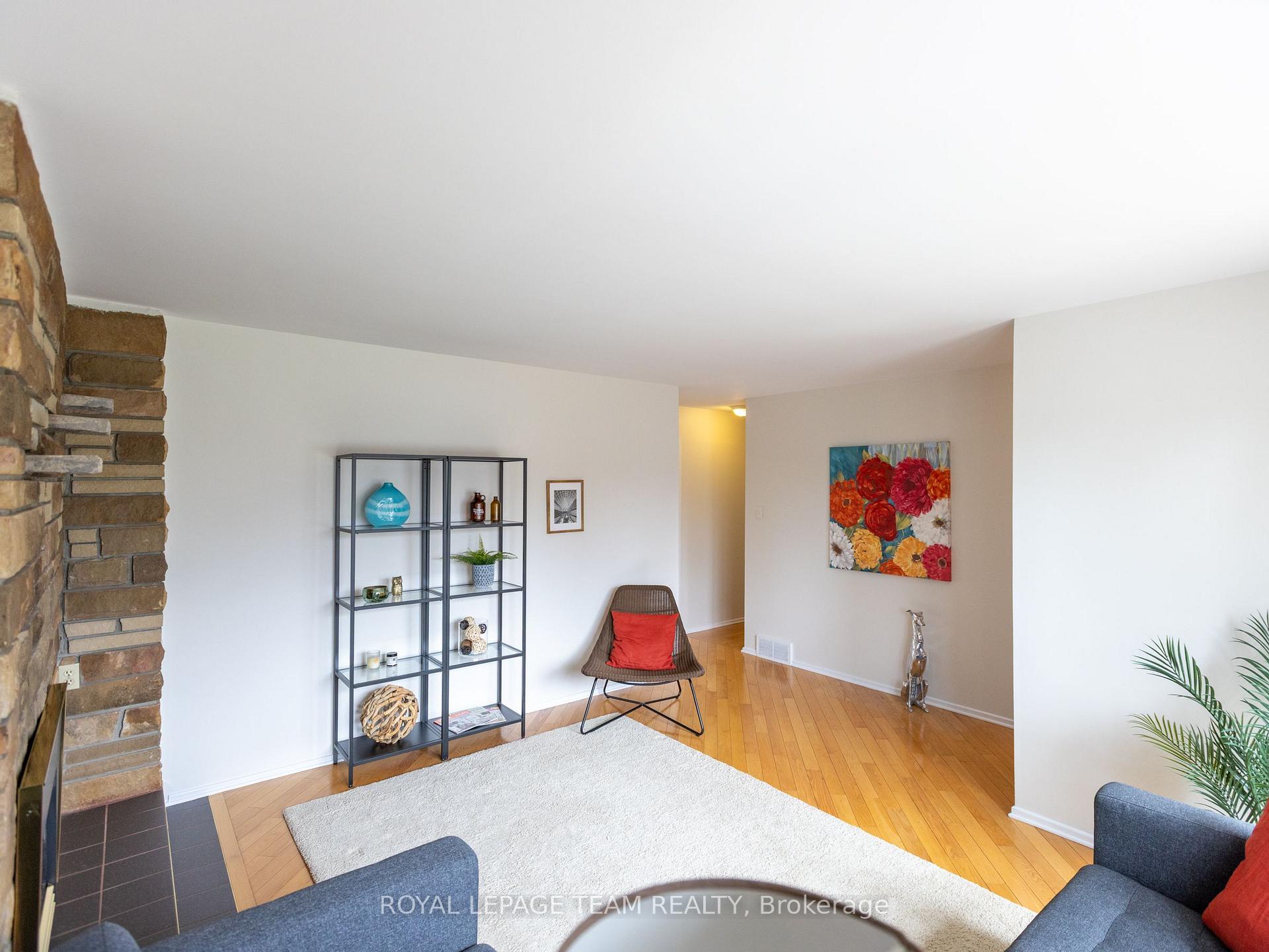 Photo 4 of 1357 Plumber Avenue, Ottawa, Carson Meadows — HOMEH