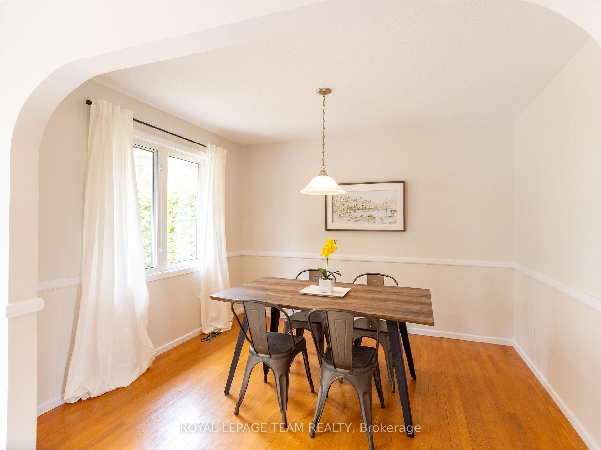 Photo 5 of 1357 Plumber Avenue, Ottawa, Carson Meadows — HOMEH