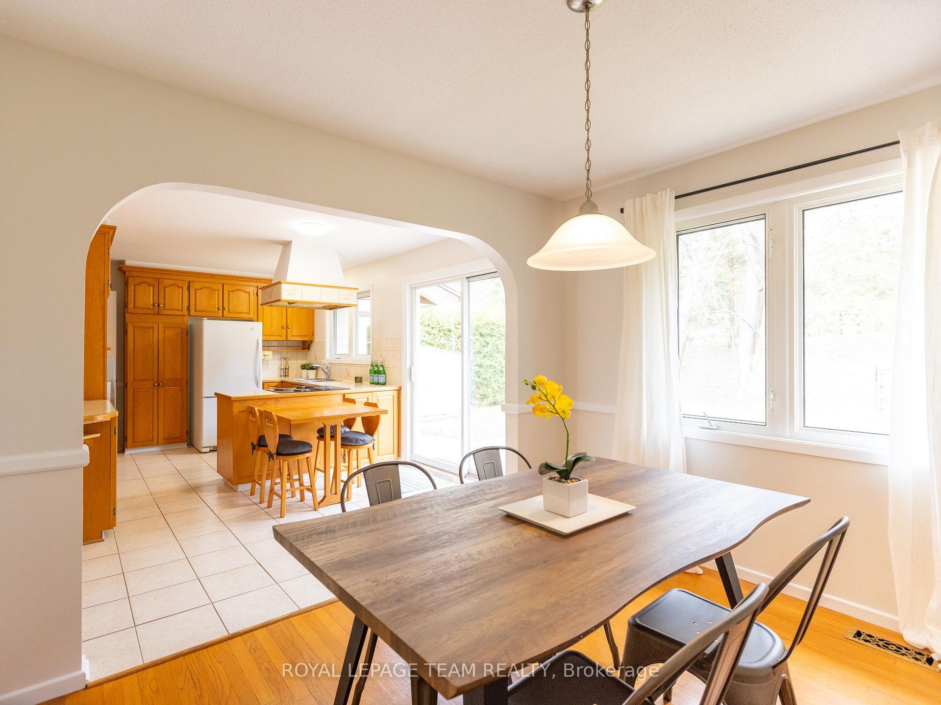 Photo 6 of 1357 Plumber Avenue, Ottawa, Carson Meadows — HOMEH