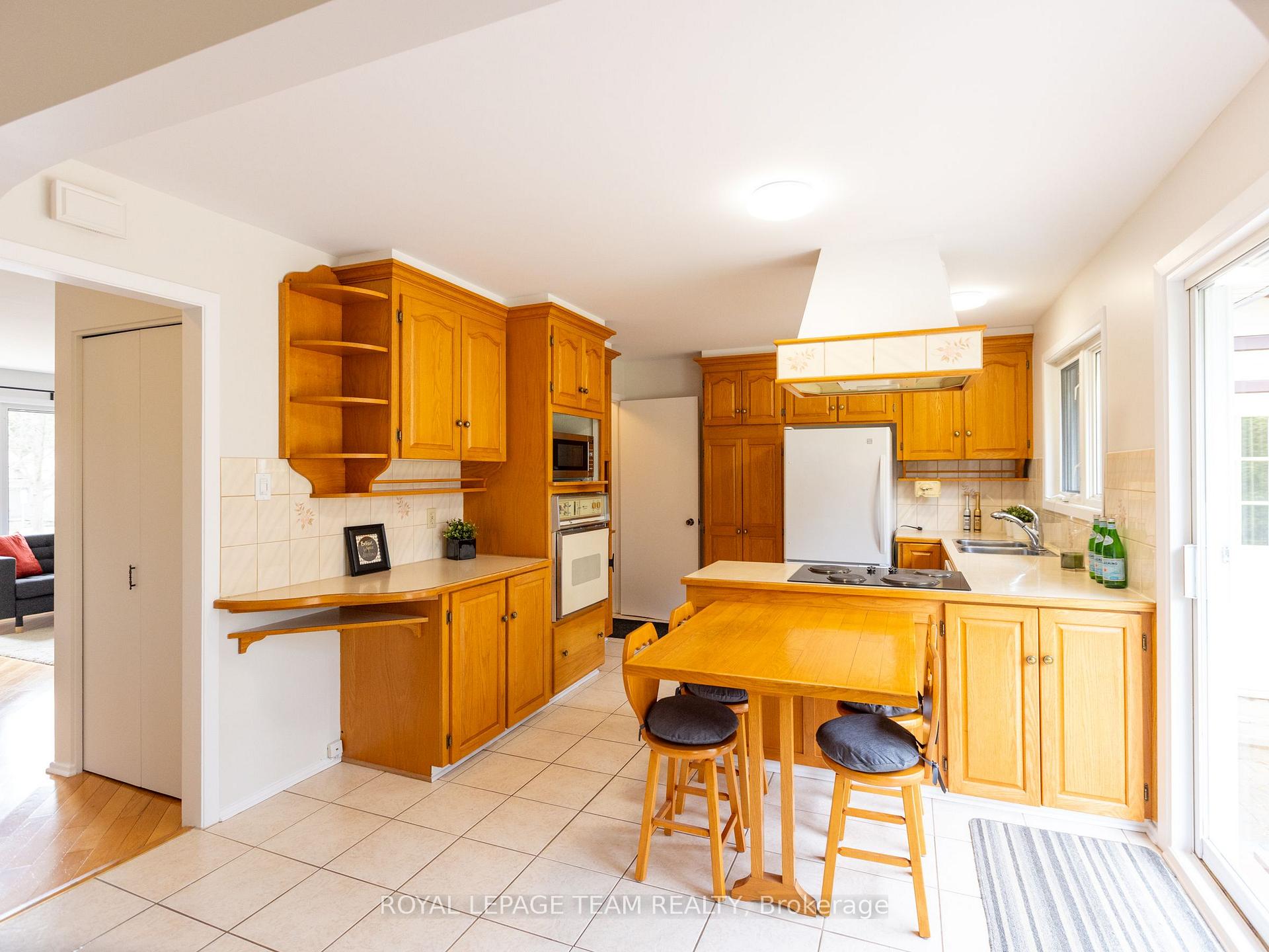 Photo 7 of 1357 Plumber Avenue, Ottawa, Carson Meadows — HOMEH