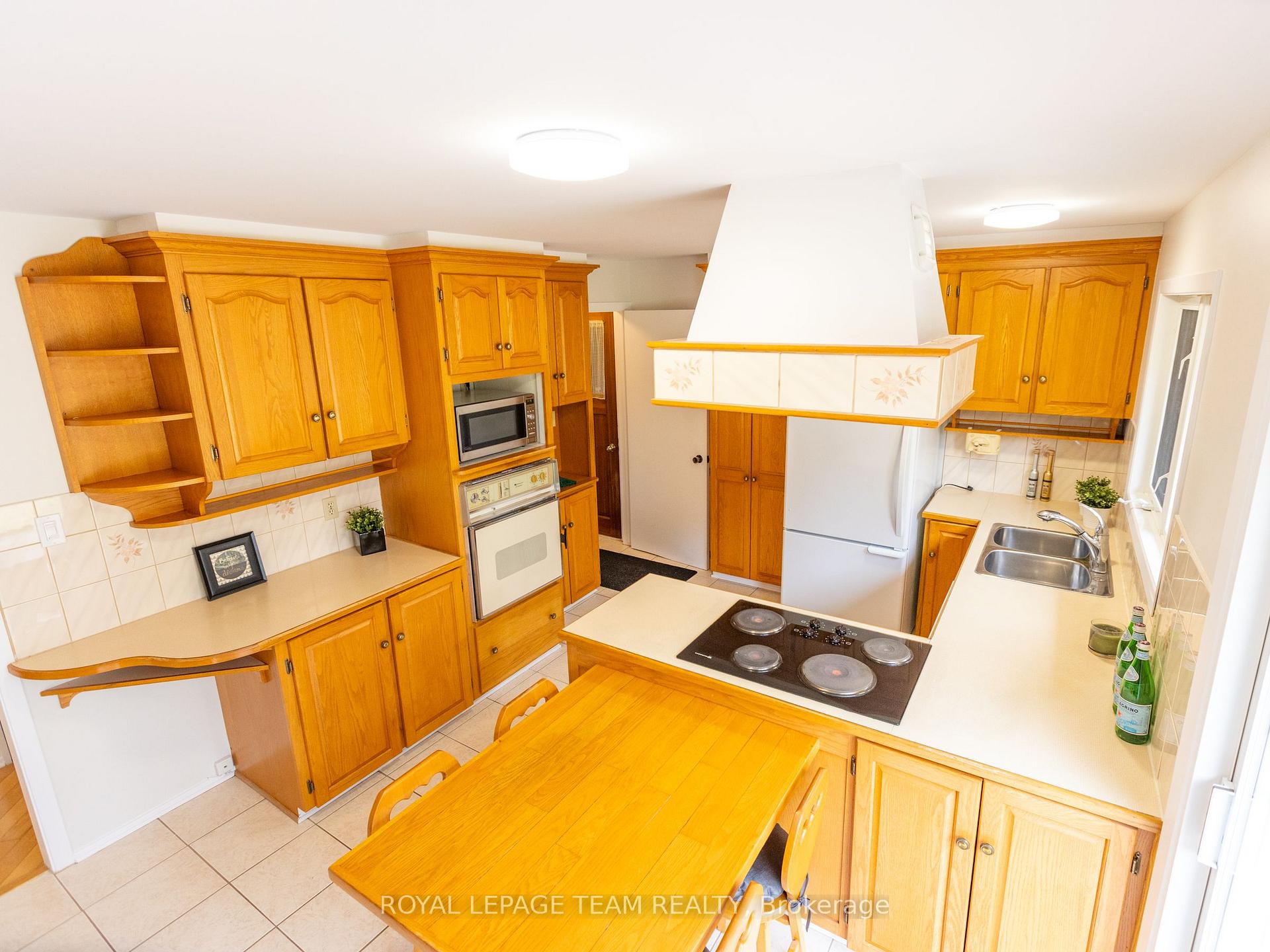 Photo 8 of 1357 Plumber Avenue, Ottawa, Carson Meadows — HOMEH