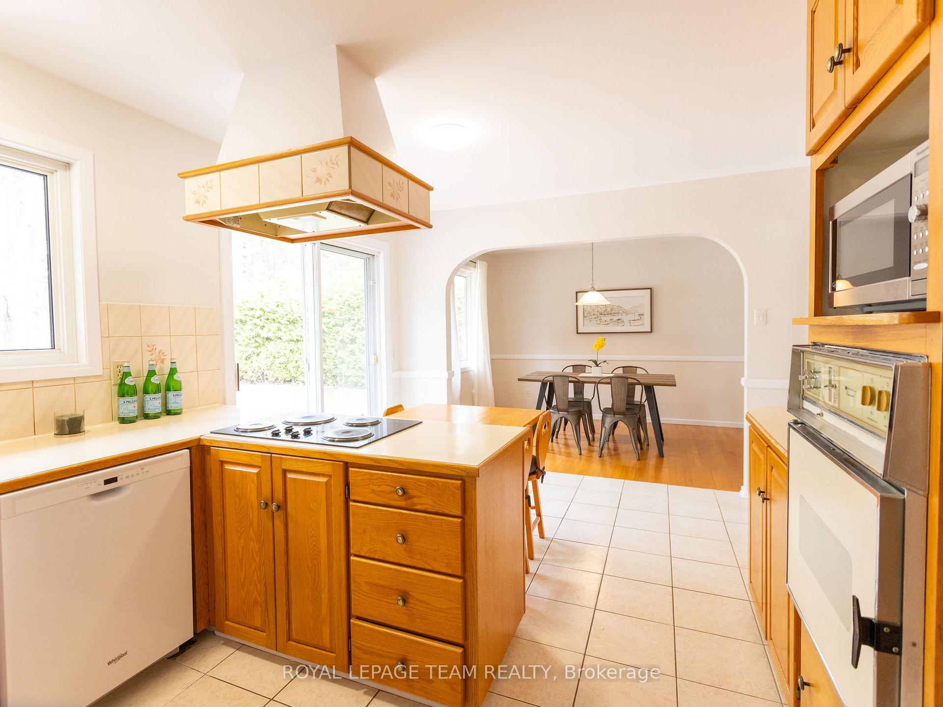 Photo 10 of 1357 Plumber Avenue, Ottawa, Carson Meadows — HOMEH