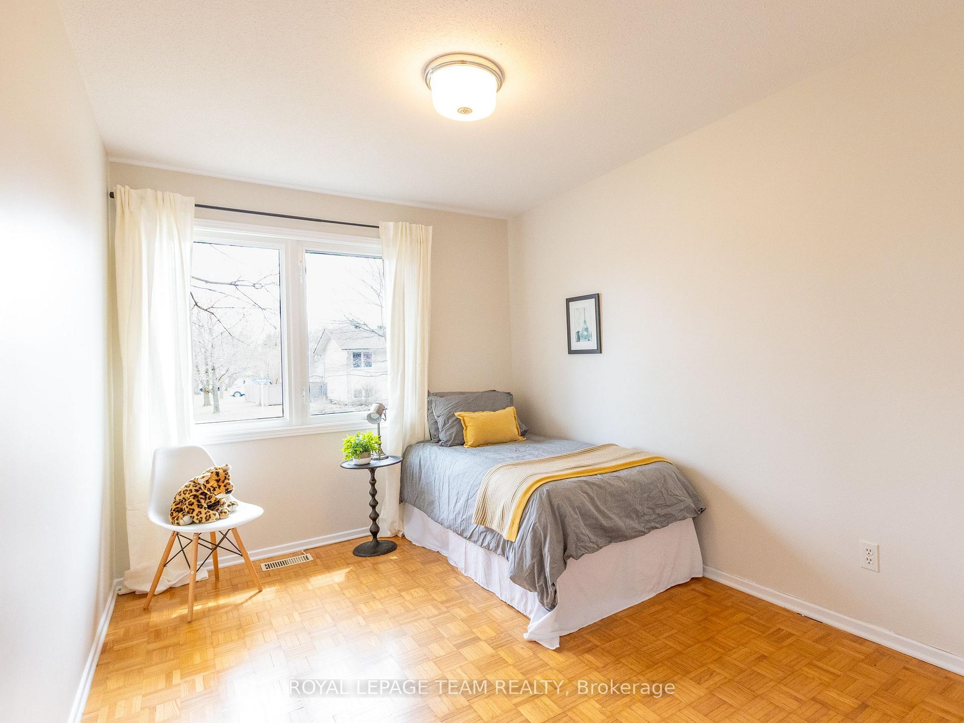 Photo 12 of 1357 Plumber Avenue, Ottawa, Carson Meadows — HOMEH