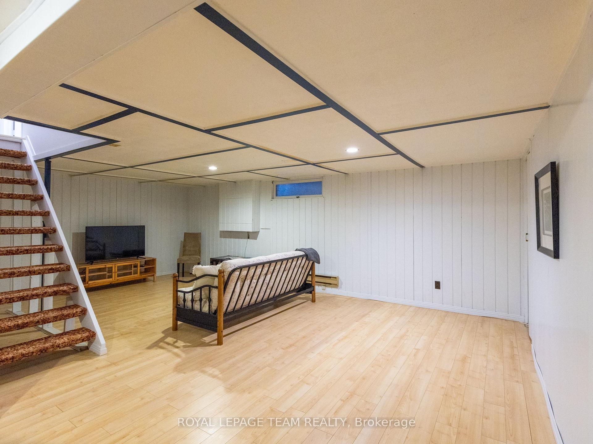 Photo 16 of 1357 Plumber Avenue, Ottawa, Carson Meadows — HOMEH