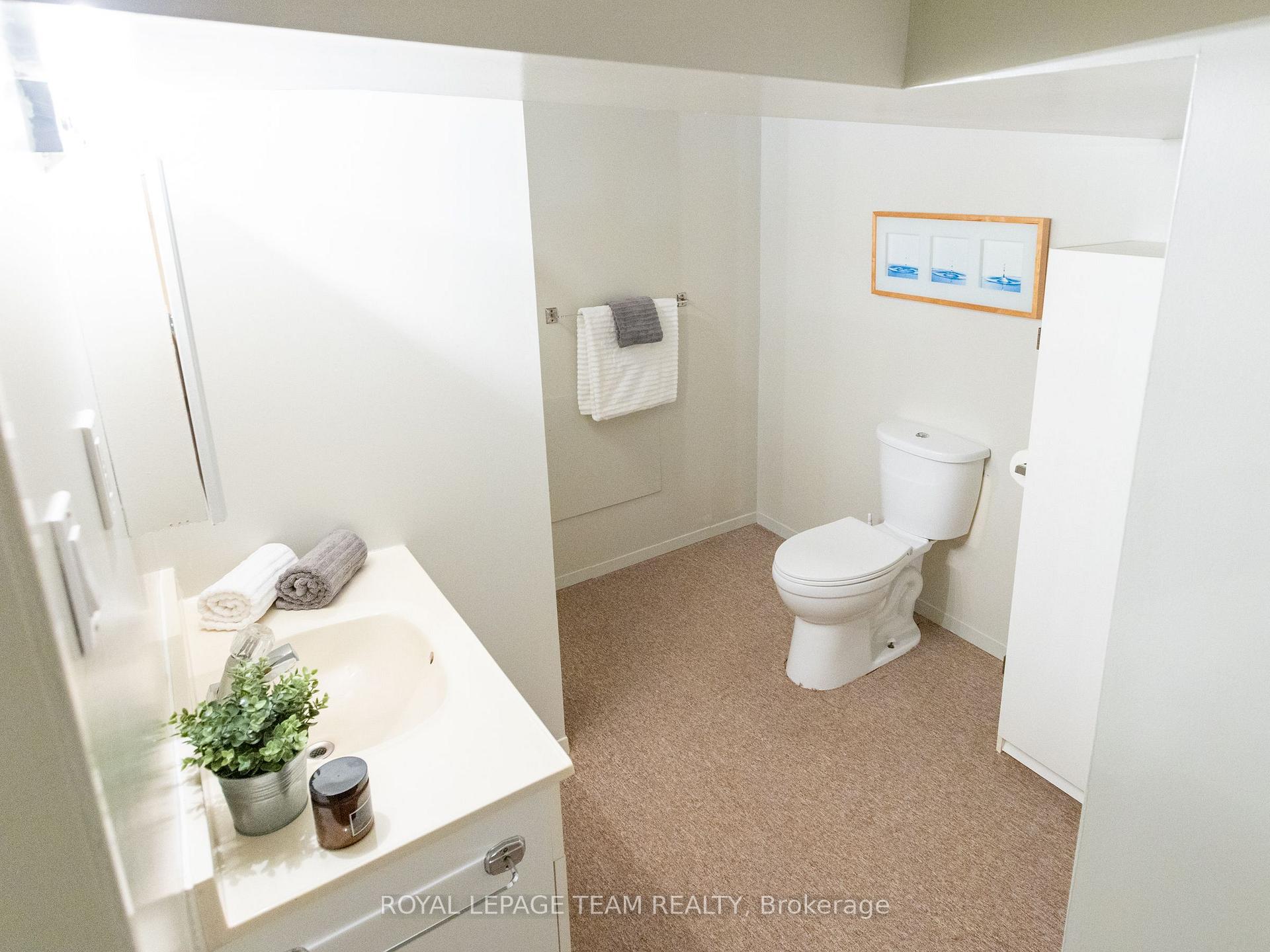 Photo 18 of 1357 Plumber Avenue, Ottawa, Carson Meadows — HOMEH