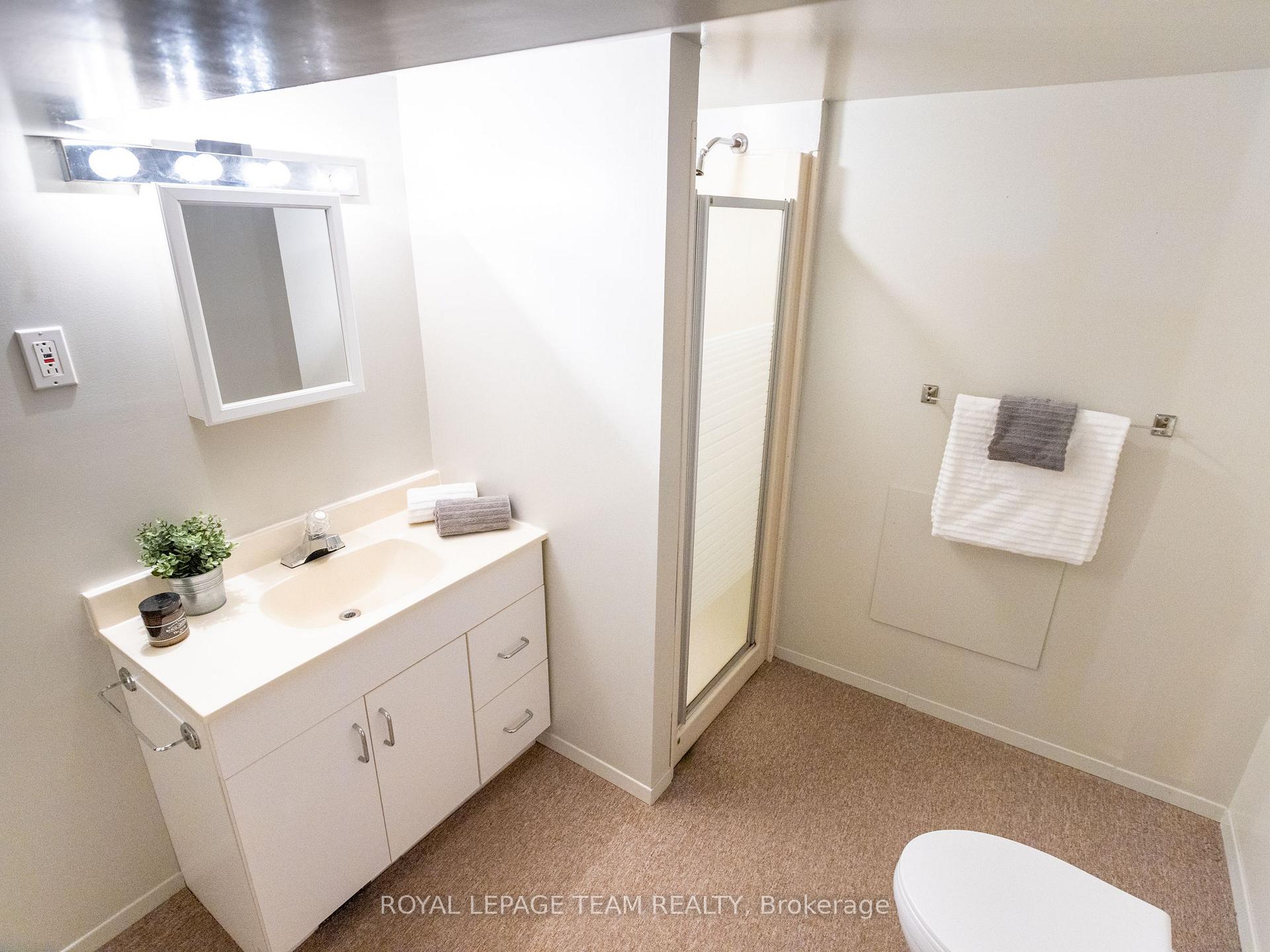 Photo 19 of 1357 Plumber Avenue, Ottawa, Carson Meadows — HOMEH