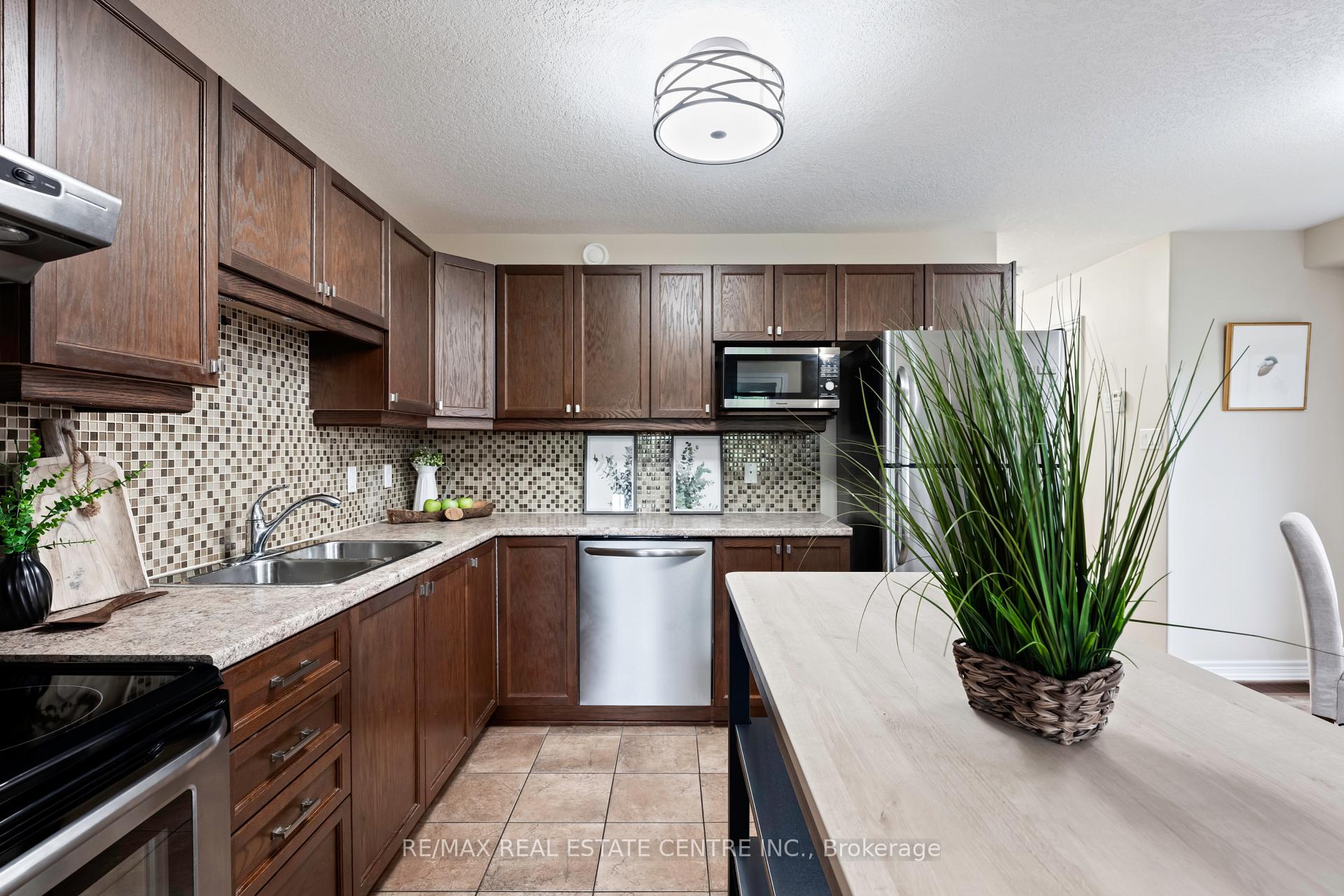 Photo 9 of 96 Preston Drive, Orangeville — HOMEH