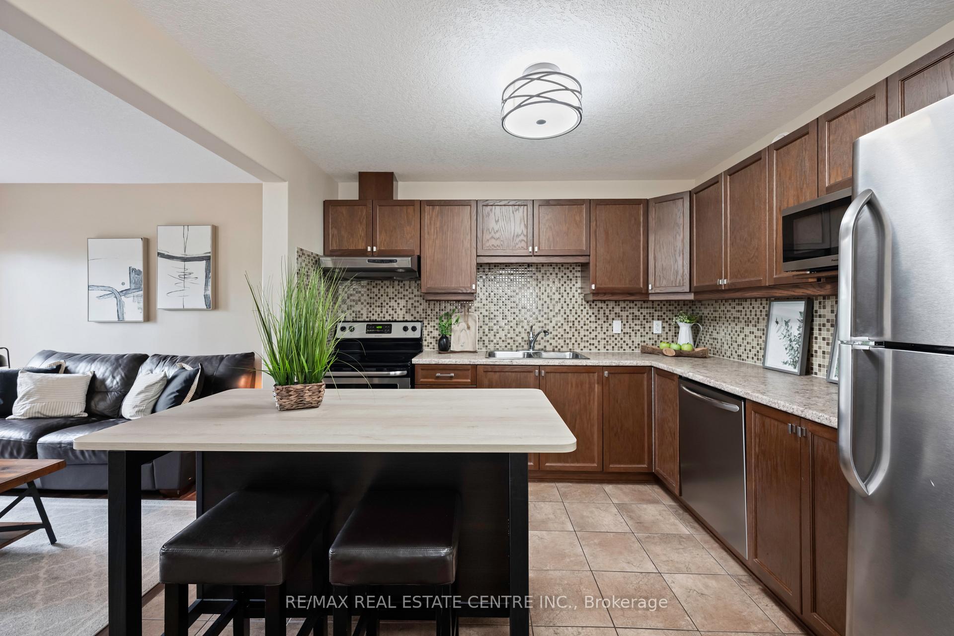 Photo 14 of 96 Preston Drive, Orangeville — HOMEH