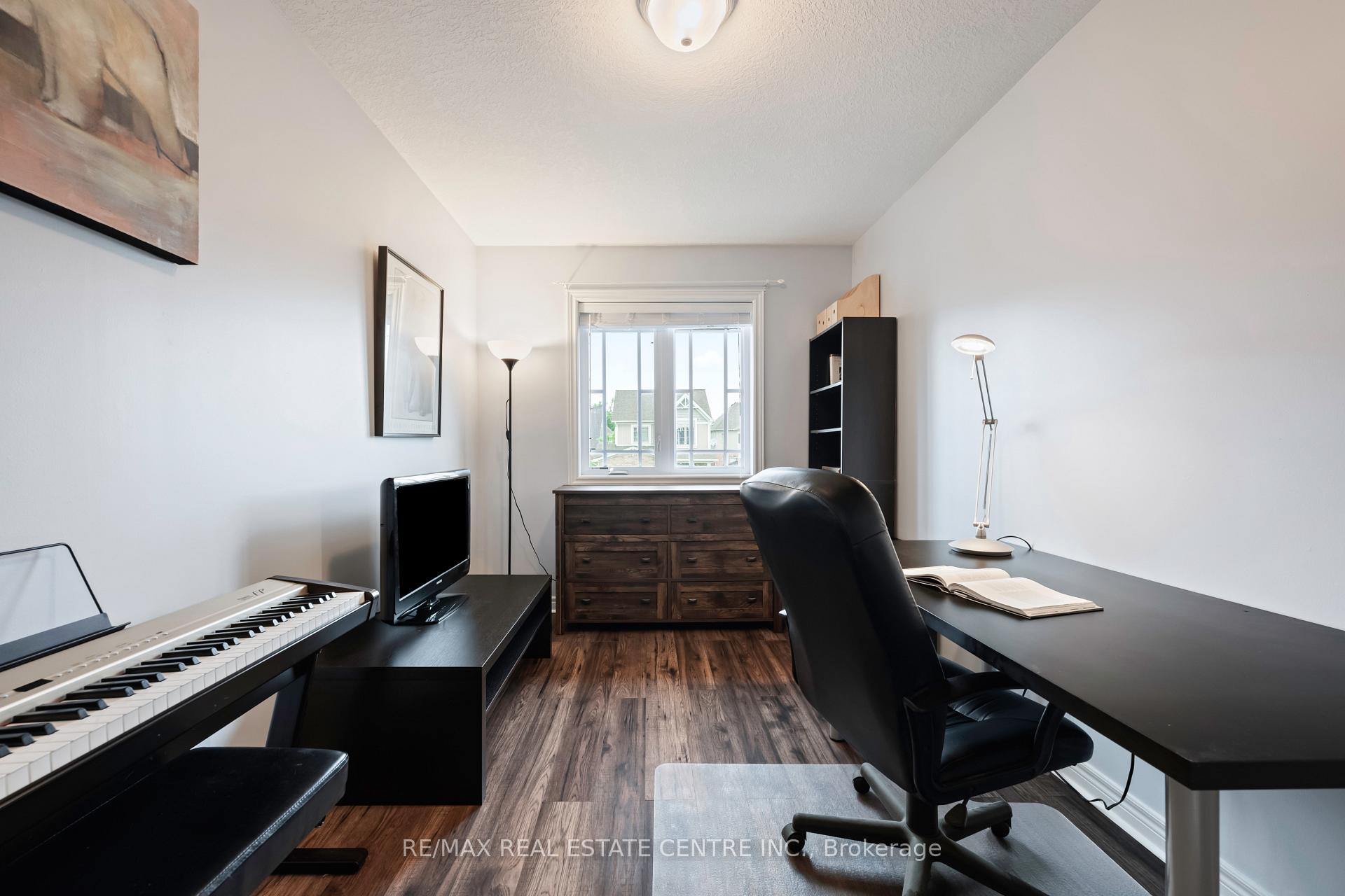 Photo 12 of 96 Preston Drive, Orangeville — HOMEH