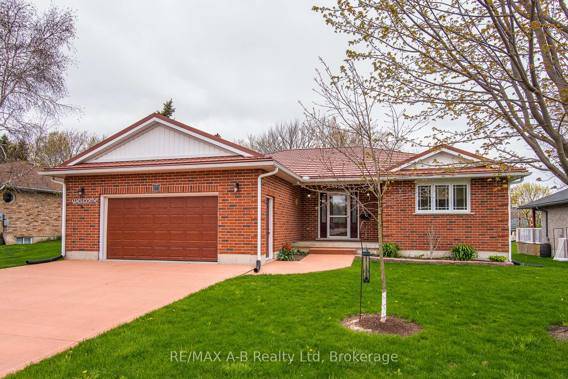 Photo 2 of 40 Gerber Drive, Perth East, Milverton — HOMEH