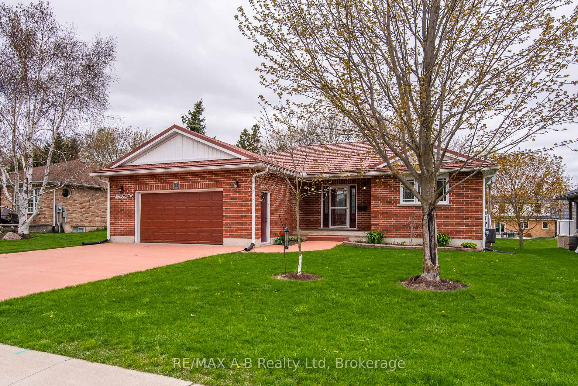 Photo 3 of 40 Gerber Drive, Perth East, Milverton — HOMEH