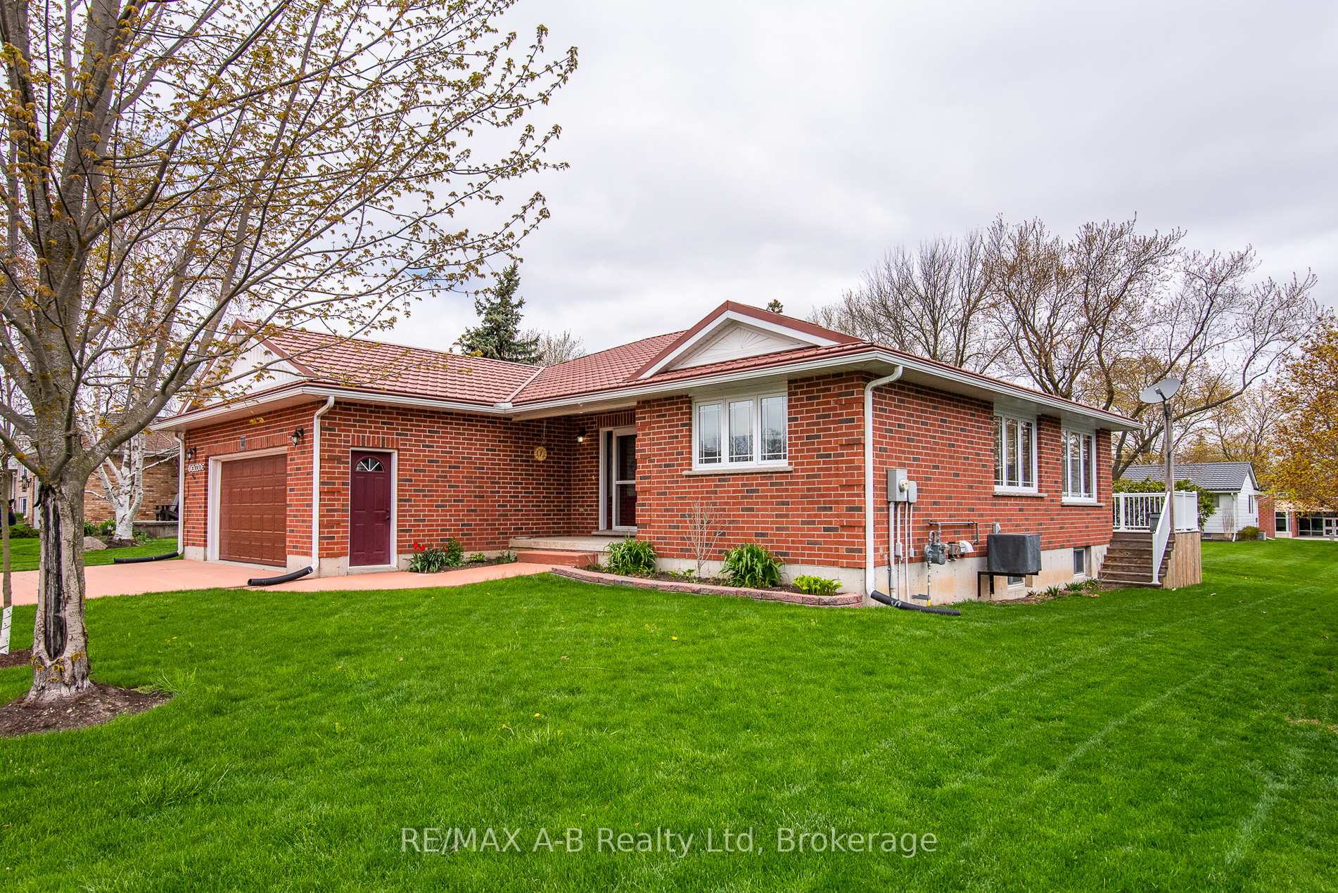 Photo 4 of 40 Gerber Drive, Perth East, Milverton — HOMEH