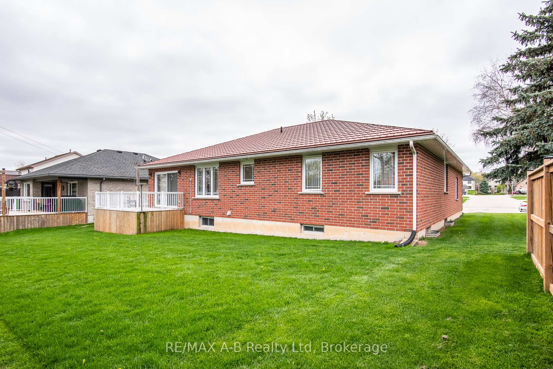 Photo 10 of 40 Gerber Drive, Perth East, Milverton — HOMEH