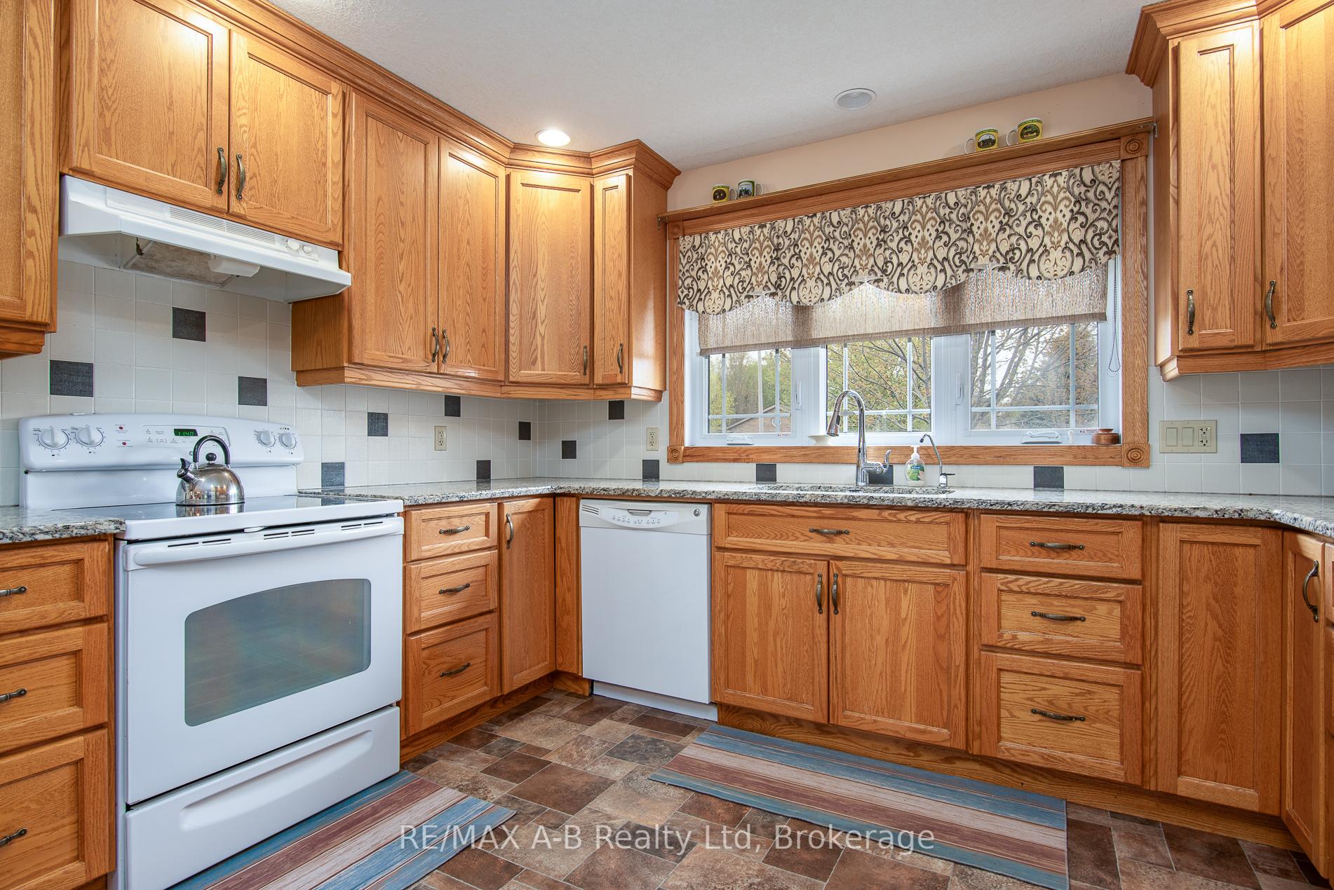 Photo 29 of 40 Gerber Drive, Perth East, Milverton — HOMEH