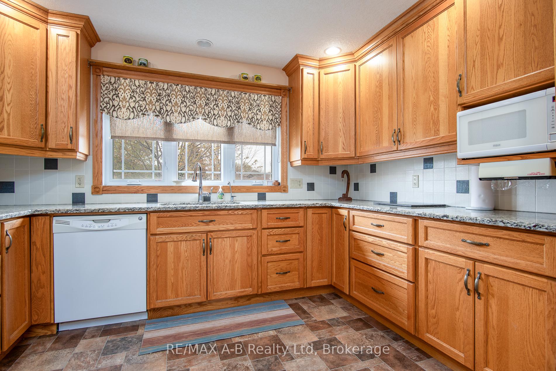 Photo 30 of 40 Gerber Drive, Perth East, Milverton — HOMEH