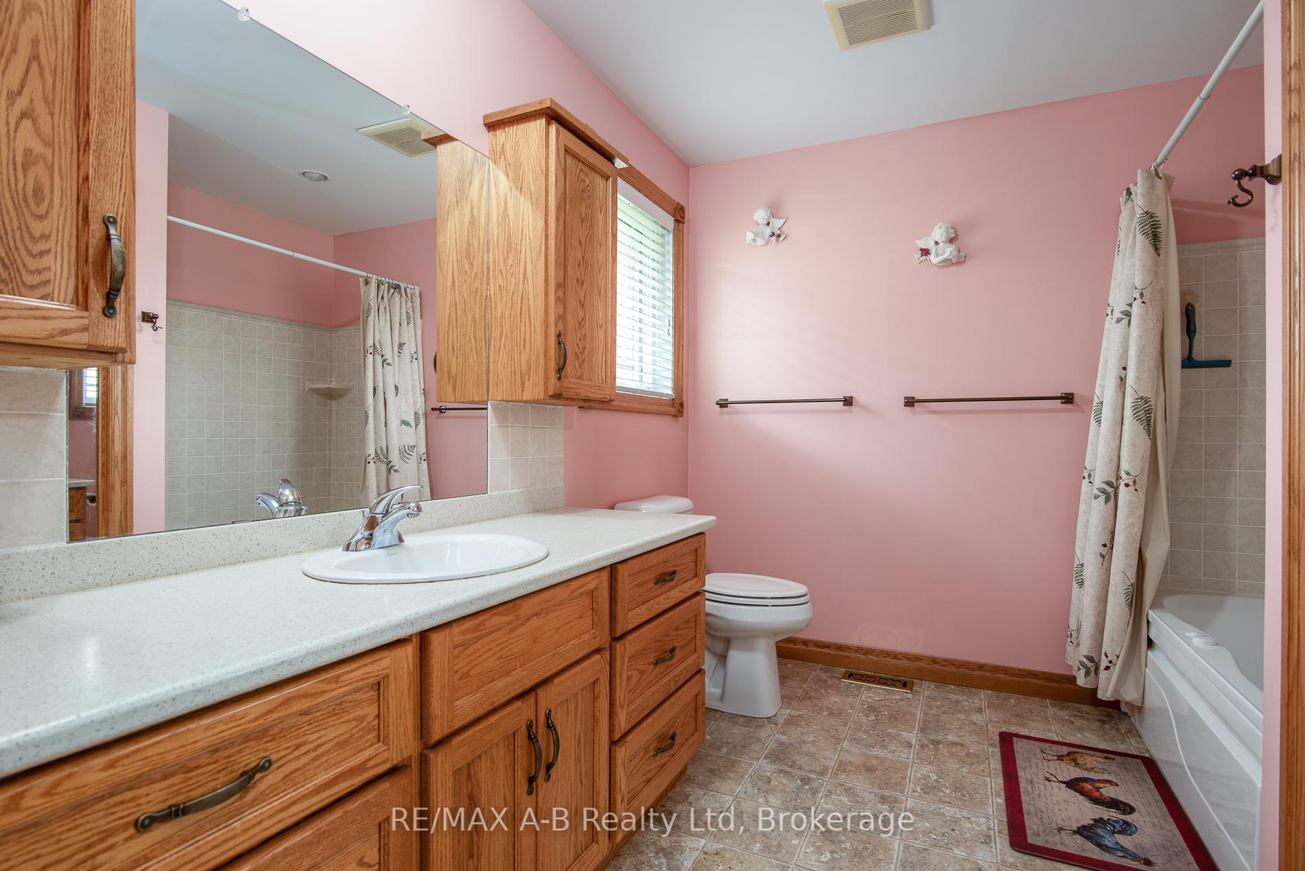 Photo 39 of 40 Gerber Drive, Perth East, Milverton — HOMEH