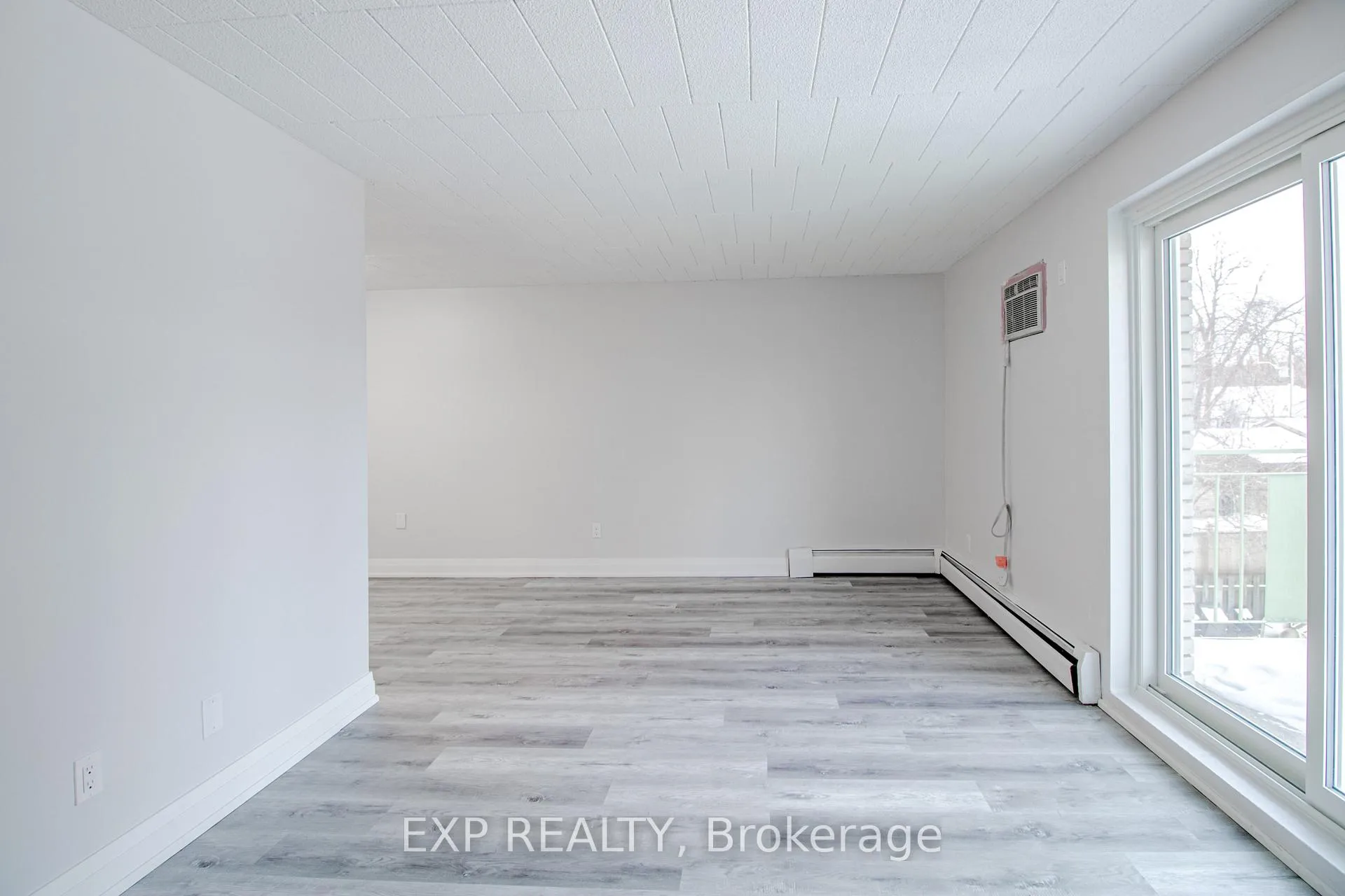Photo 4 of Unit 16, 6287 O'Neil Street, Niagara Falls, Stamford — HOMEH