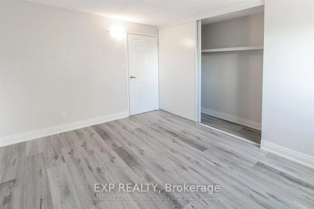 Photo 5 of Unit 16, 6287 O'Neil Street, Niagara Falls, Stamford — HOMEH