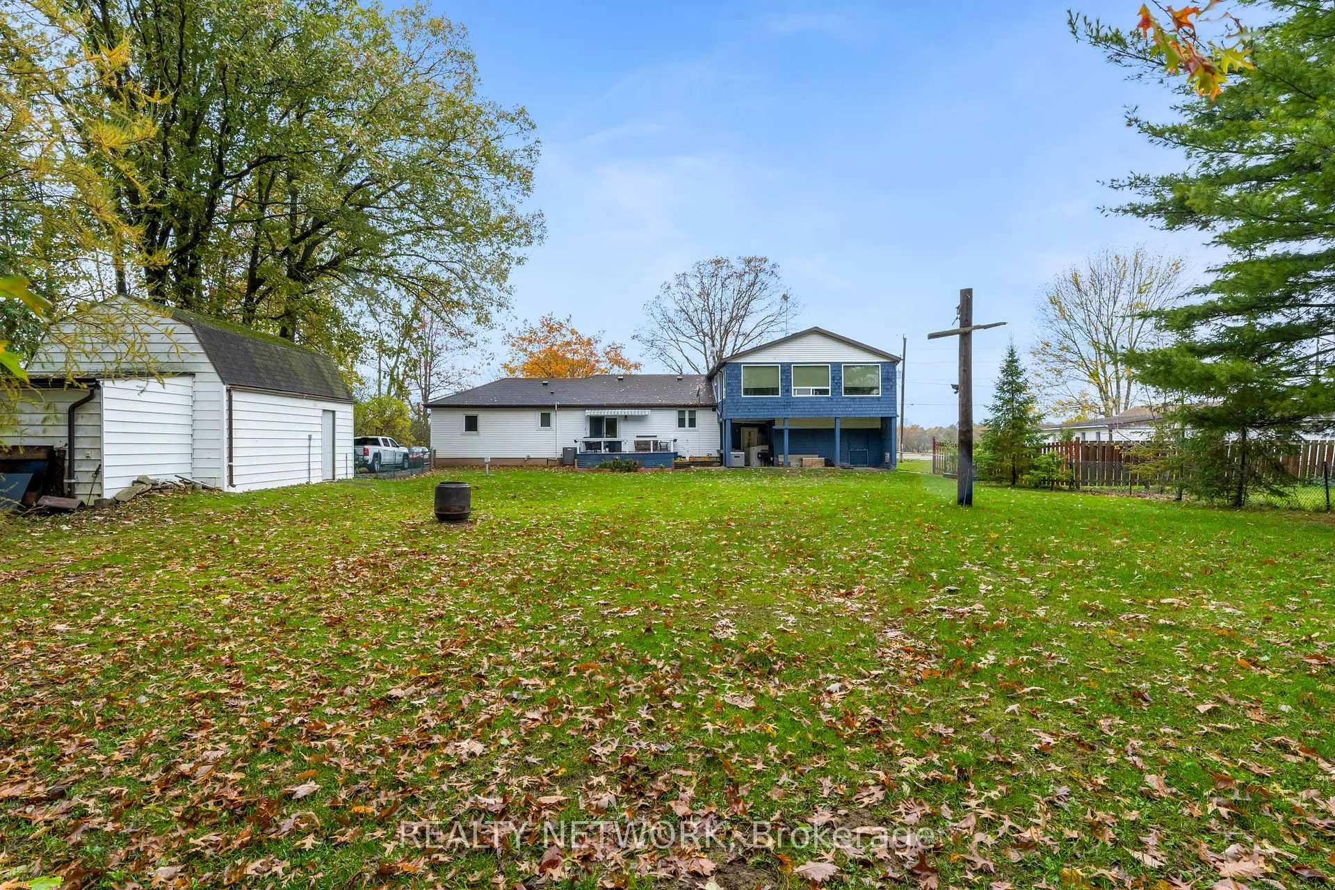 Photo 4 of 10042 Wiiloughby Drive, Niagara Falls, Chippawa — HOMEH