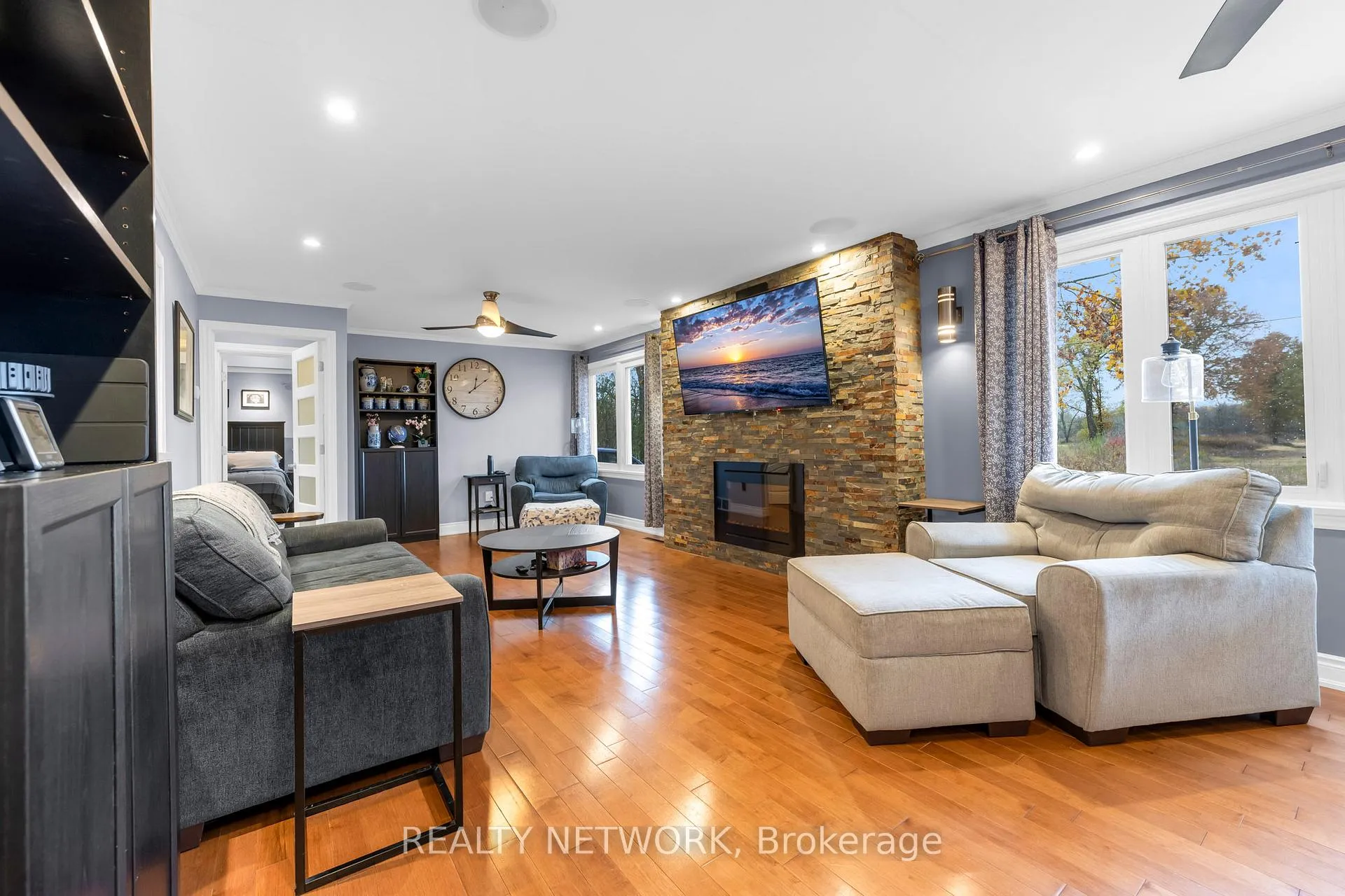 Photo 10 of 10042 Wiiloughby Drive, Niagara Falls, Chippawa — HOMEH