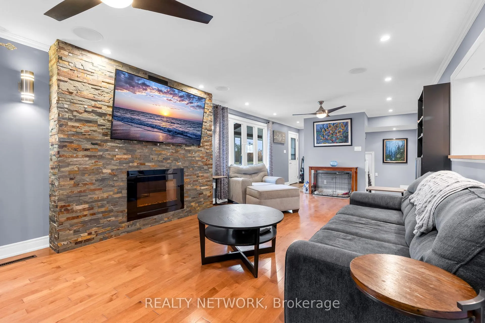 Photo 11 of 10042 Wiiloughby Drive, Niagara Falls, Chippawa — HOMEH