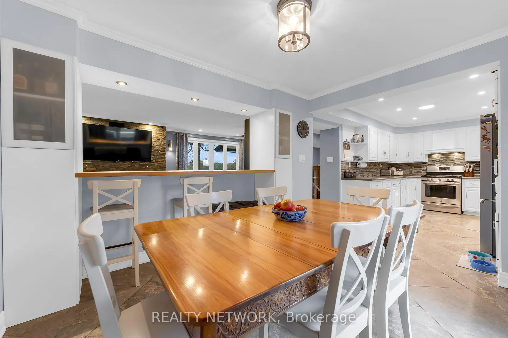 Photo 19 of 10042 Wiiloughby Drive, Niagara Falls, Chippawa — HOMEH