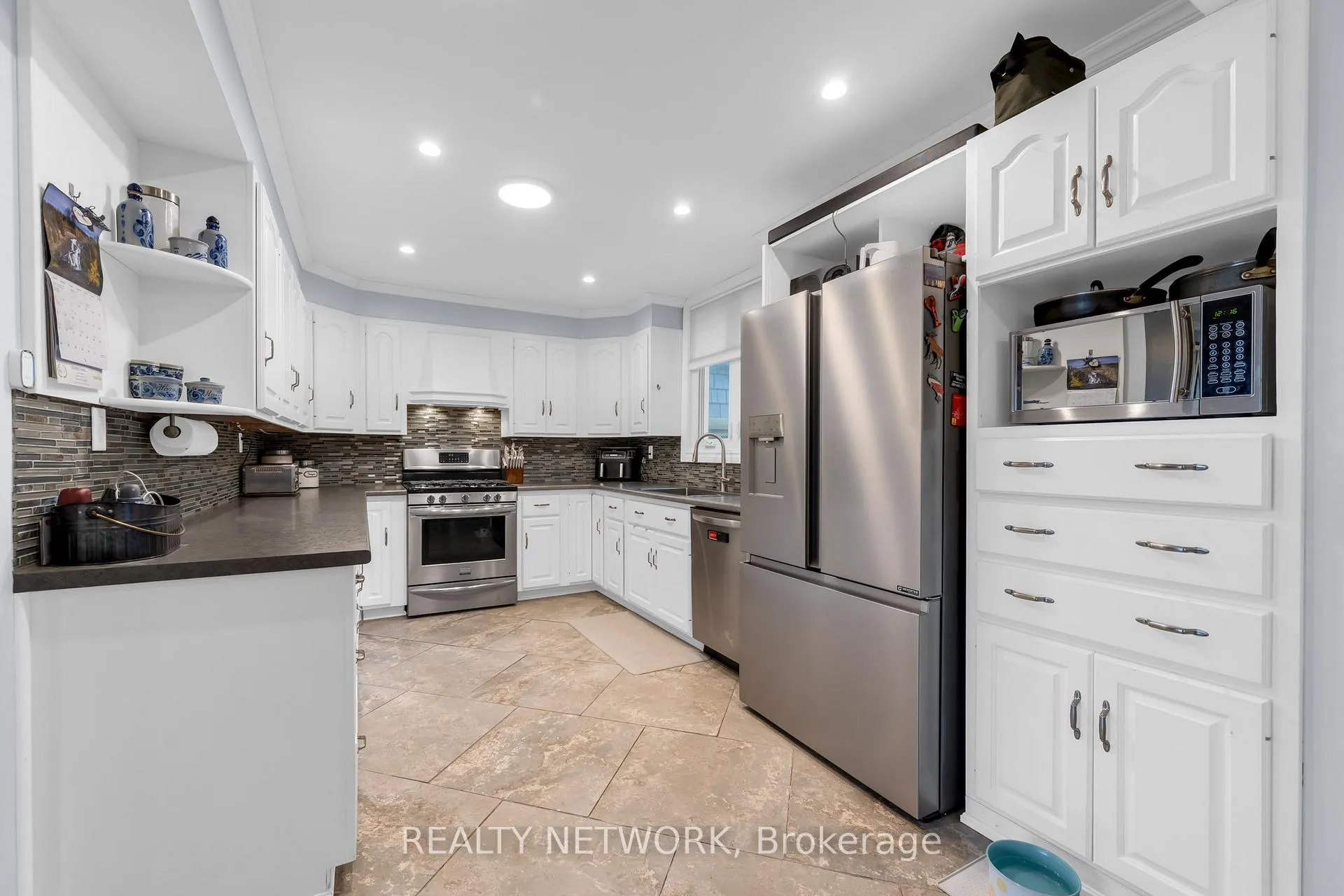 Photo 21 of 10042 Wiiloughby Drive, Niagara Falls, Chippawa — HOMEH