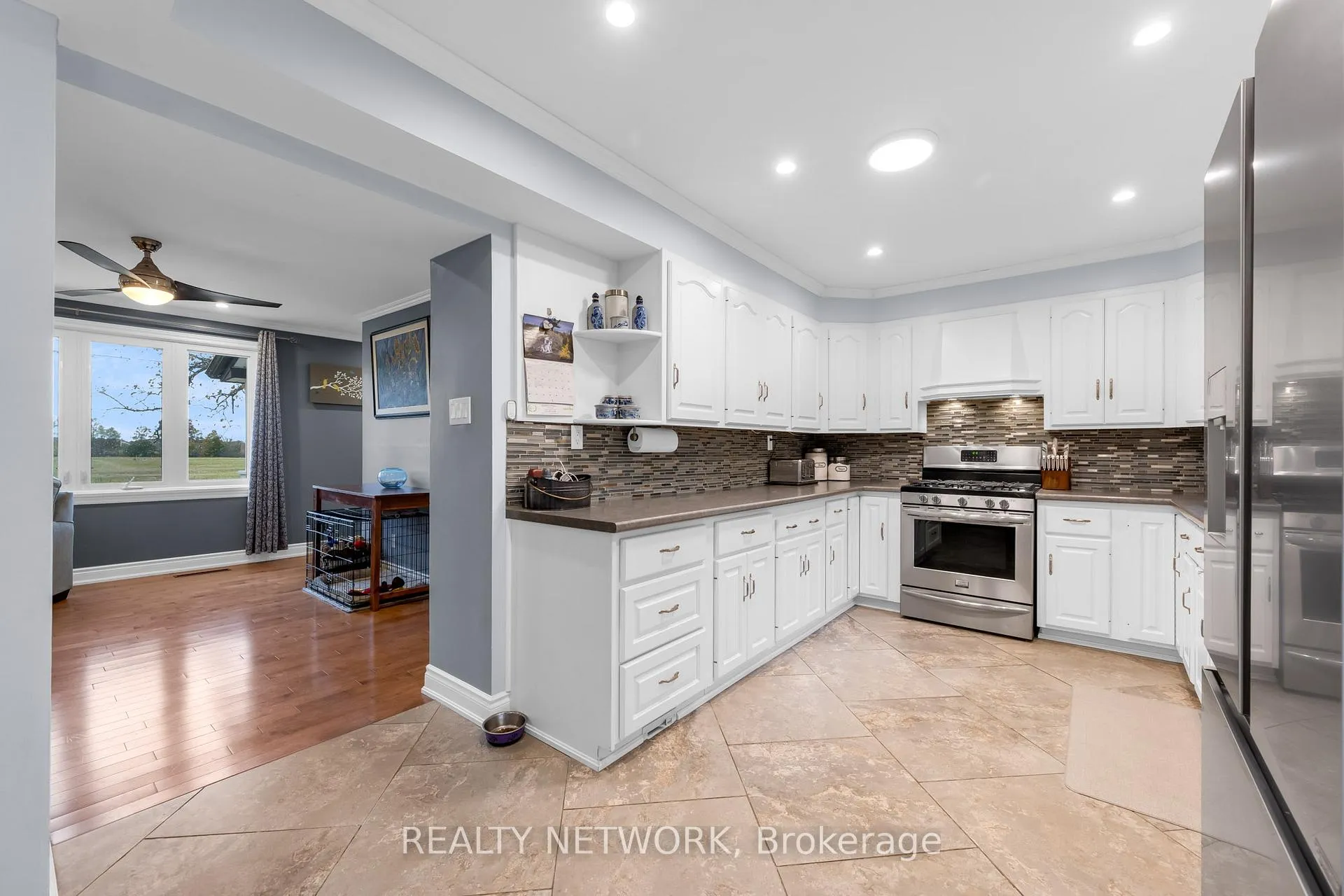 Photo 22 of 10042 Wiiloughby Drive, Niagara Falls, Chippawa — HOMEH