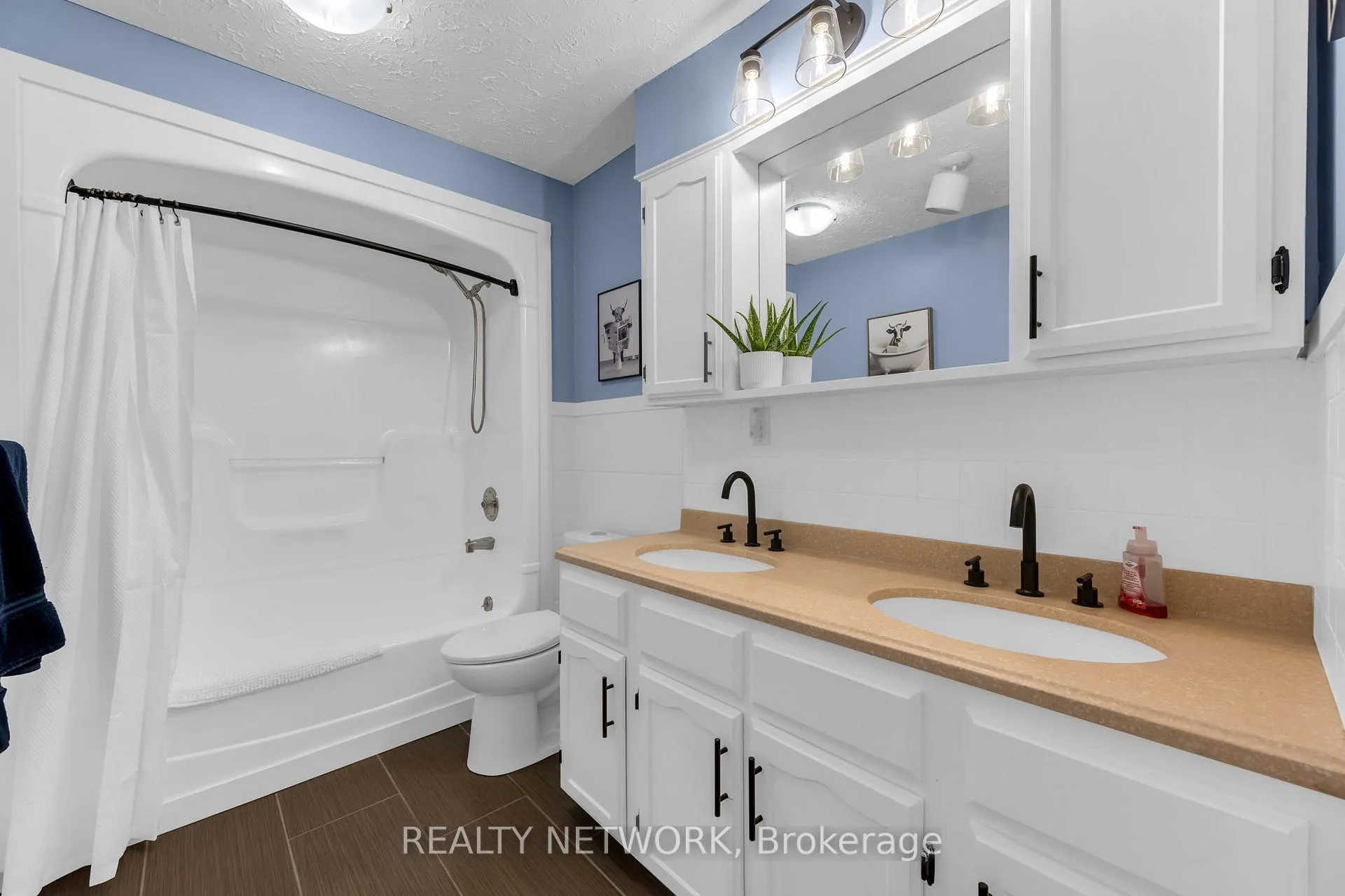 Photo 28 of 10042 Wiiloughby Drive, Niagara Falls, Chippawa — HOMEH