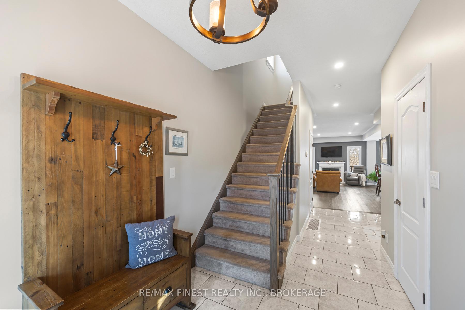 Photo 5 of 1378 Waterside Way, Kingston, Kingston East (Incl Barret Crt) — HOMEH