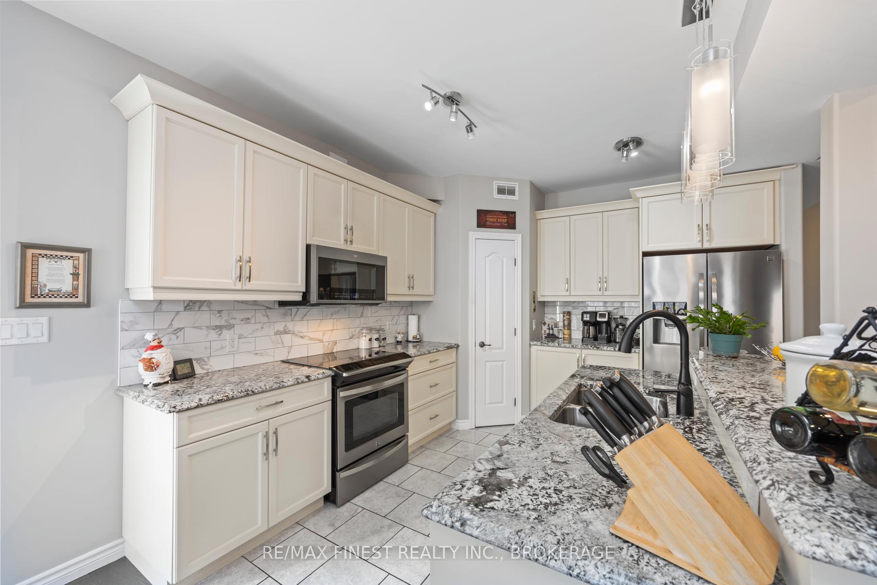 Photo 12 of 1378 Waterside Way, Kingston, Kingston East (Incl Barret Crt) — HOMEH