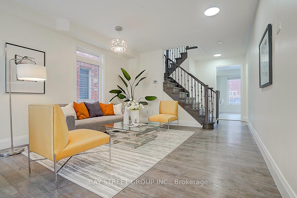 Photo 6 of 98 Carolina Rose Crescent, Markham, Wismer — HOMEH