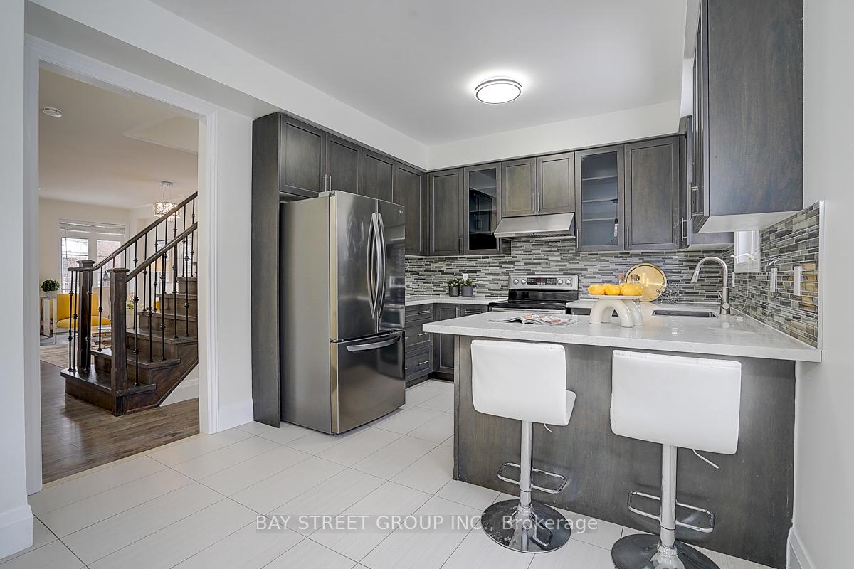 Photo 9 of 98 Carolina Rose Crescent, Markham, Wismer — HOMEH