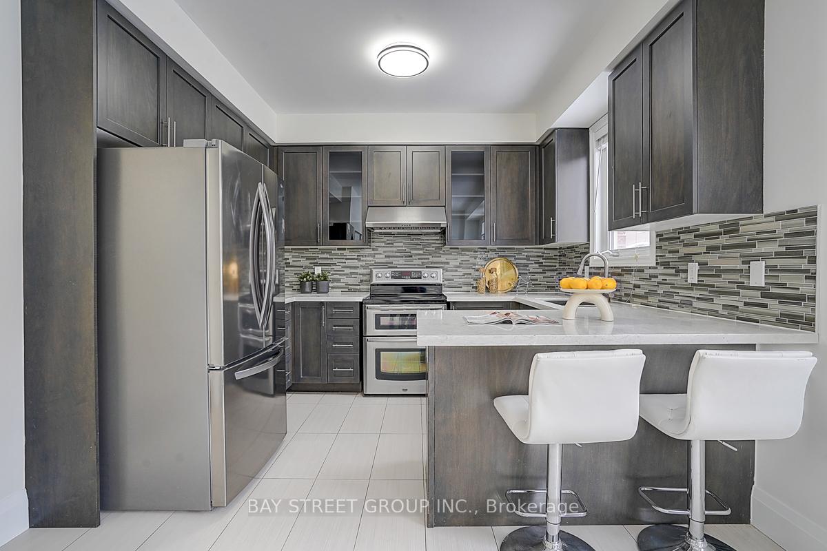 Photo 10 of 98 Carolina Rose Crescent, Markham, Wismer — HOMEH