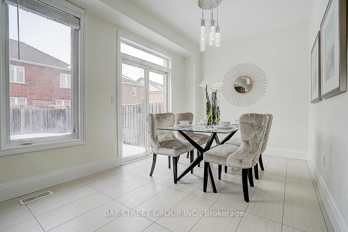 Photo 12 of 98 Carolina Rose Crescent, Markham, Wismer — HOMEH