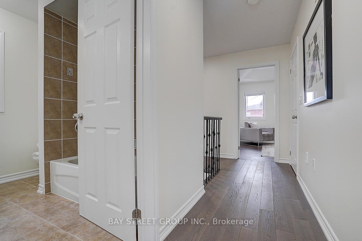 Photo 24 of 98 Carolina Rose Crescent, Markham, Wismer — HOMEH