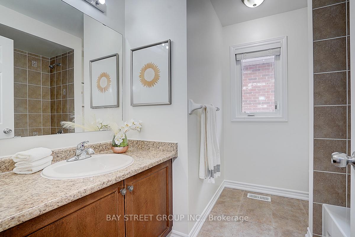 Photo 31 of 98 Carolina Rose Crescent, Markham, Wismer — HOMEH