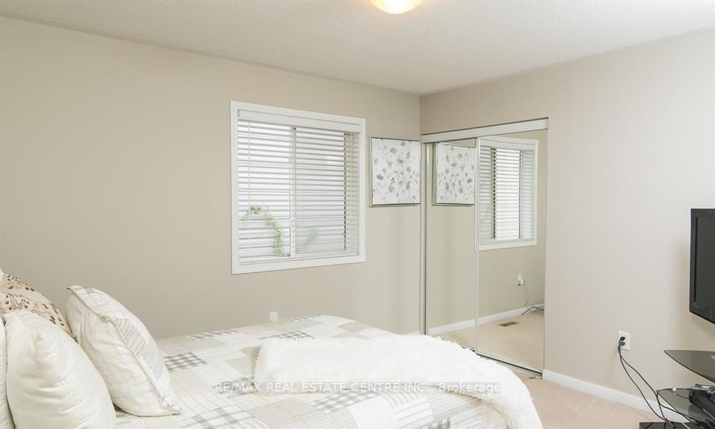 Photo 10 of 625 Hood Terrace, Milton, Coates — HOMEH